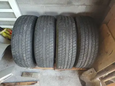 4 tires Uniroyal, 195/65/15, on 2015 Honda rims,,,,4pneus sur 15" jantes de honda civic.