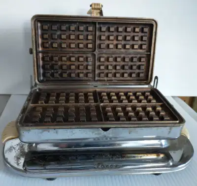 Chrome plated, bakelite handles Force Electric Products, Acton Ontario Tested and heats up, please n...