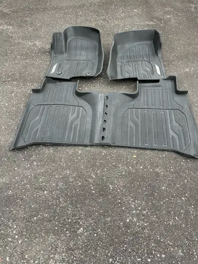 Used Weathertech mats were in a 2020 GMC Sierra. Pick up in Embrun