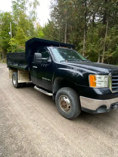 Good little dumptruck Needs Oil pressure issues fixed and tires Manifold gaskets just done 4x4 6l en...
