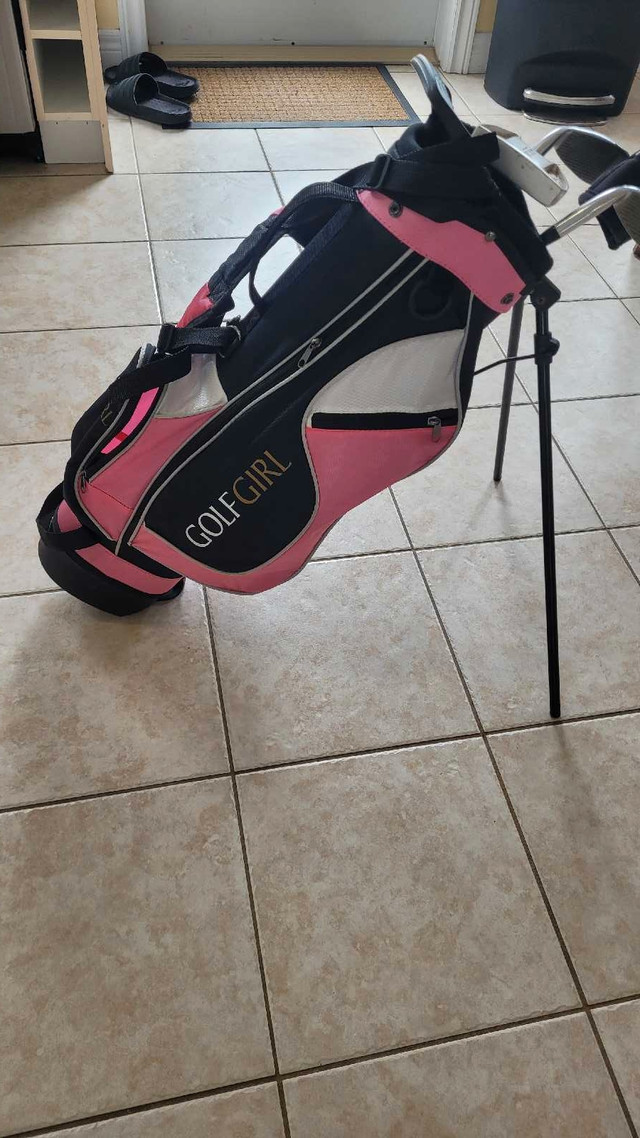 Girls golf clubs in Other in City of Halifax - Image 2
