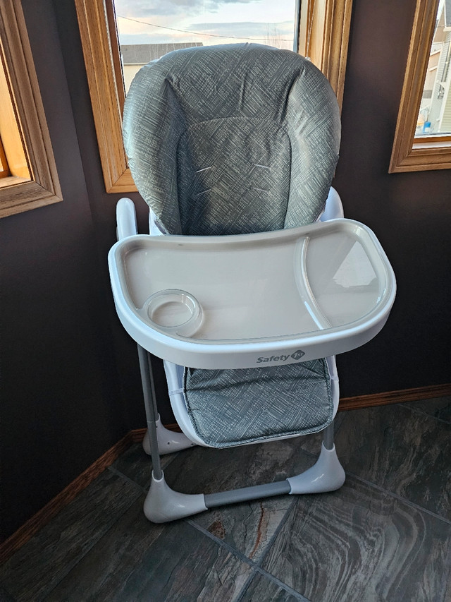 Safety 1st 3-in-1 Grow and Go High Chair in Feeding & High Chairs in Grande Prairie - Image 3