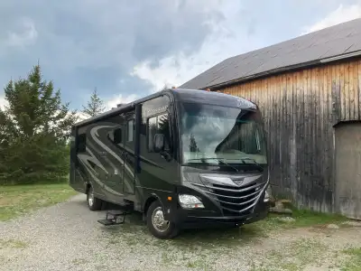 Très propre, inverter, toile de remisage hiver, plein de rangement