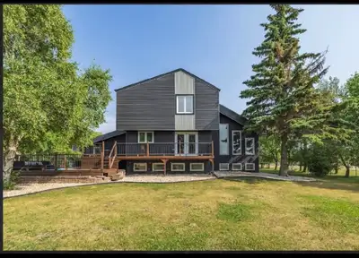 1800 sqft 2 storey home located in West St. Paul with treed in lot on 2.5 acres - fenced front yard...