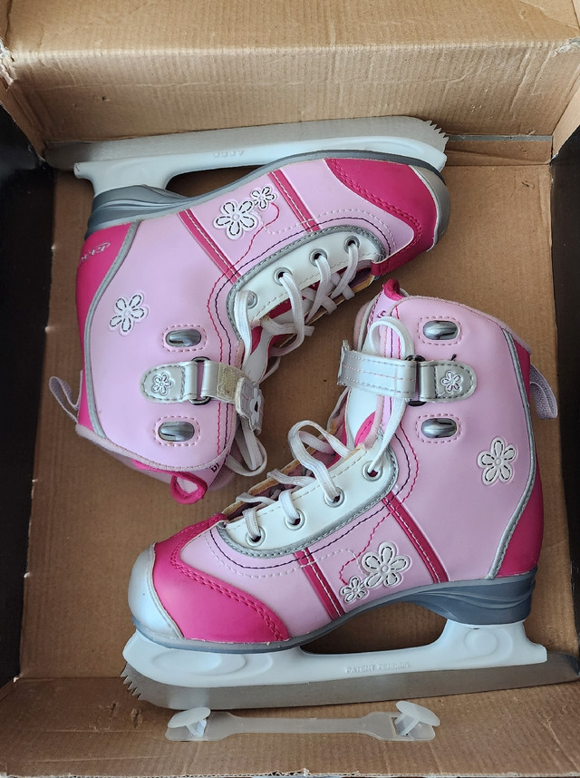 New figure skates size 2 only used two time in Skates & Blades in Mississauga / Peel Region