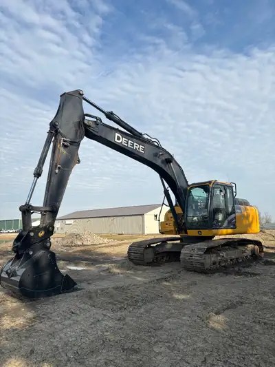 2019 John Deere 210GLC for sale Just under 5300 hours Brand new Geith hydraulic variable pin grabber...