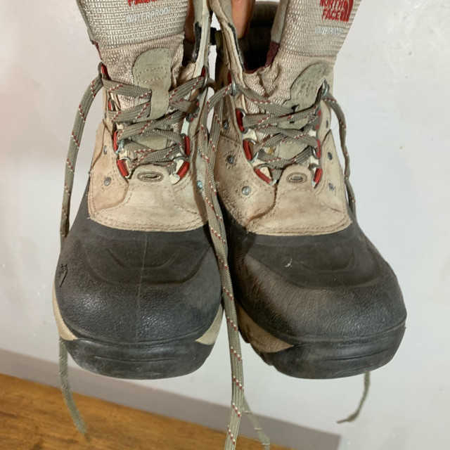 North face winter hiking boots dans Femmes - Chaussures  à Ville de Montréal - Image 2