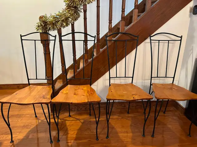 Table and 4 matching chairs - Real wood in Dining Tables & Sets in City of Toronto - Image 4