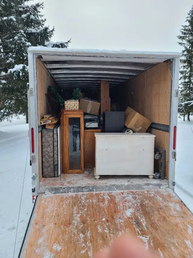 garage sale552938343708774401