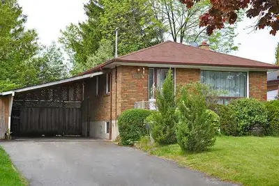 New Furnished basement in Scarborough Toronto near Centennial, Northern colleges. Only for female st...