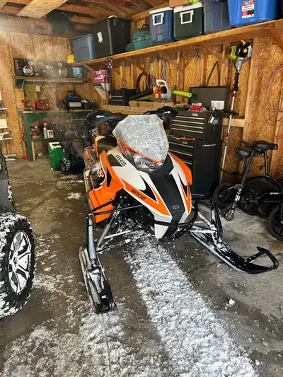 2014 ZR 8000 with 12,500 km brand new primary clutch and secondary clutch less than 500 km ago runne...