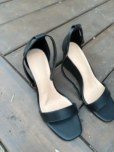 LE CHATEAU  woman’s shoes, View more