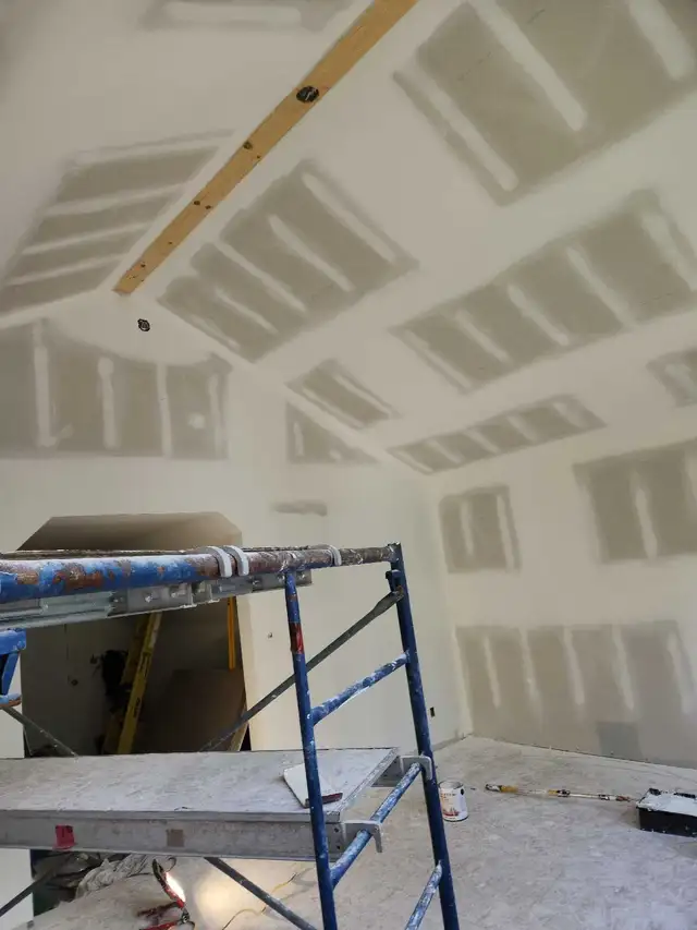 Professional Drywall TAPER in Drywall & Stucco Removal in Oakville / Halton Region - Image 3