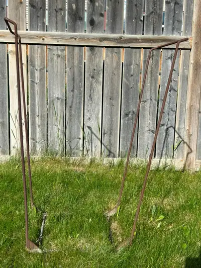 Metal garbage bag holder for large outdoor bags. Has rust but still functional. Pick-up in Coventry...