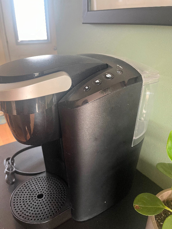Black Keurig K-compact single serve pod coffee maker in Coffee Makers in North Bay - Image 2