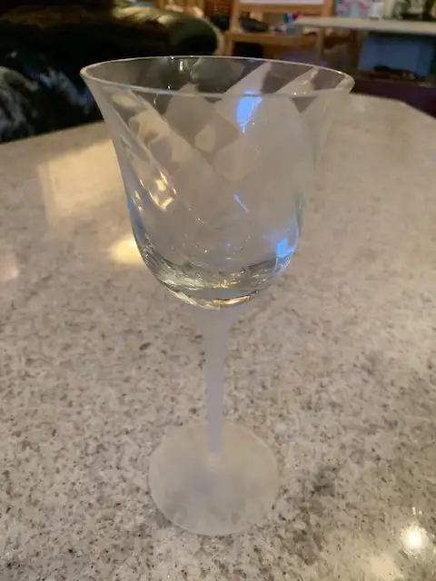 Crystal Glasses & Pitcher in Kitchen & Dining Wares in City of Montréal - Image 3