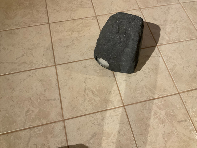 Bluetooth rock speaker in Other in Gatineau - Image 2