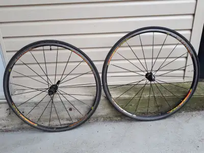 Ensemble de roues Mavic Aksium Race 700C, View more