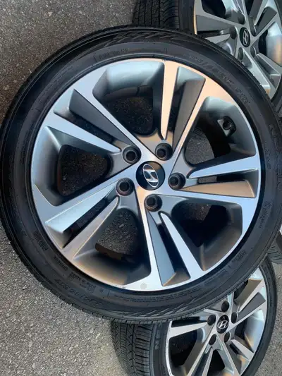 Set of Hyundai Elantra Original rims and All-Season tires good condition no bend no crack there is s...