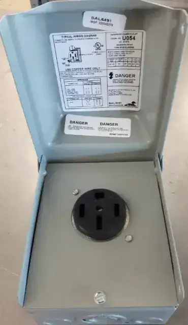 TOUS neuf uo54 prise 50a(89)$ +tx uo13 prise 30a (88.95)$ +tx ,adaptateur 30a femelle vers 15a male...