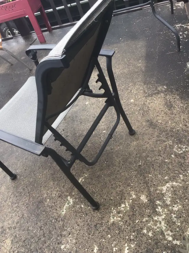 très grande chaise inclinable ,fait 3 positions pour extérieur in Patio & Garden Furniture in Longueuil / South Shore - Image 4