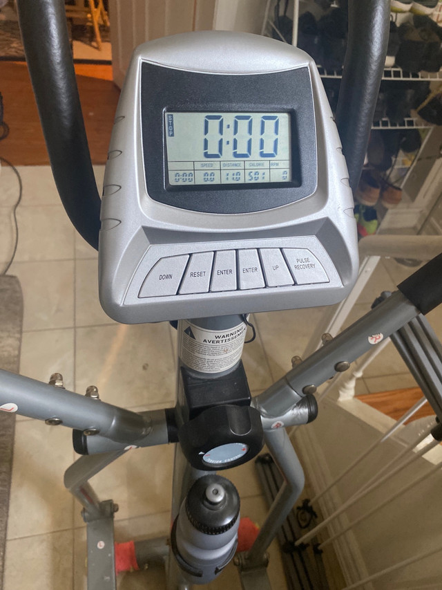 Elliptical with 8 difficulty adjustments Exercise Equipment