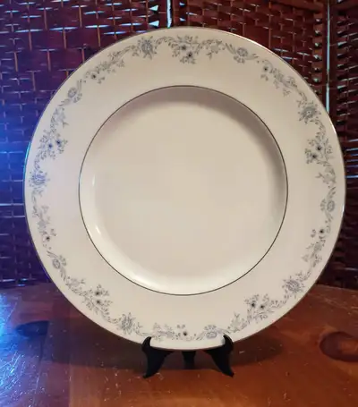 MINT - Royal Doulton Angelique Dinner Settings, View more