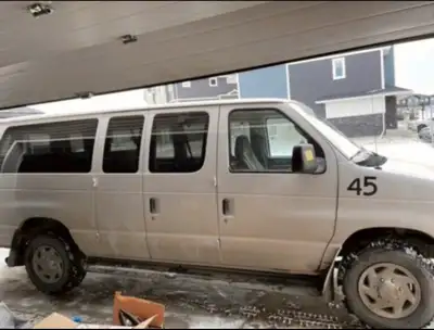 VAN FOR RENT! E-350 Van 15 passenger Van Trailer Wiring Tow Hitch New good All Terrain Rubber Book y...