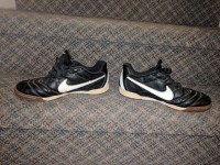 NIKE SOCCER SHOES SIZE 5.5 YOUTH.ASKING$40OBO