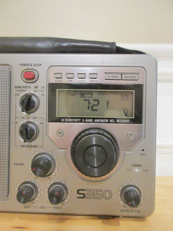 GRUNDIG S350 AM/FM SHORTWAVE RADIO EXCELLENT WORKING COND in General Electronics in City of Toronto - Image 3