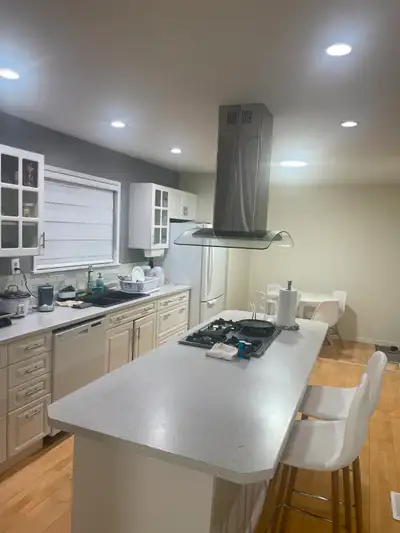 Private Bedroom for Rent – South Surrey – $800 + Utilities Clean, quiet 3-bedroom home near North Bl...