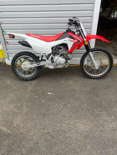 Looking to sell 2015 crf 125 f . it’s a great little bike ,well taken care of and recent maintenance...