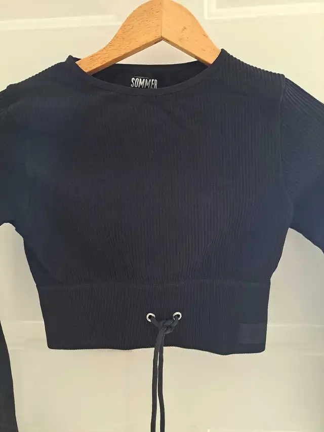 Crop top with ties size small women teen youth top clothing in Women's - Tops & Outerwear in Ottawa - Image 5