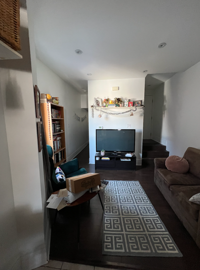 Seeking respectful, professional or student roommate. 2 level apartment in an old house in Dundas We...