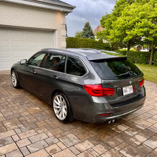 BMW 330i Wagon 2017496772172827873283