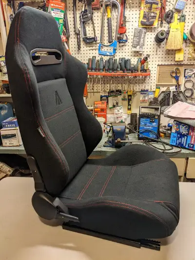 - Still in original box that it came in. - Very comfortable! - Black cloth + Red stitch Racing seat...