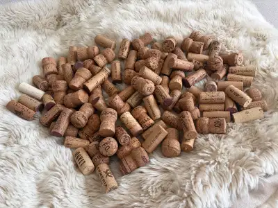 100 Wine and Chanpagne corks , View more
