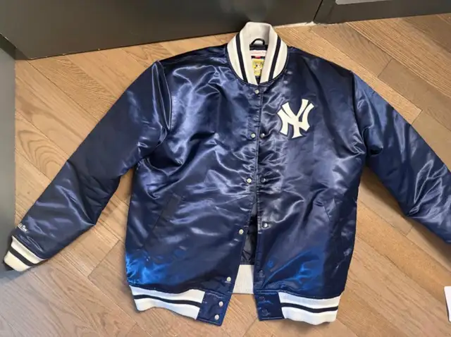 Mitchell & Ness Yankees Bomber XL in Men's in Winnipeg - Image 2