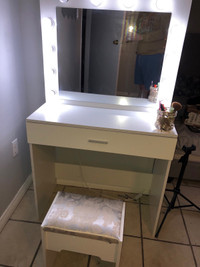 Beautiful vanity top with Hollywood mirror 