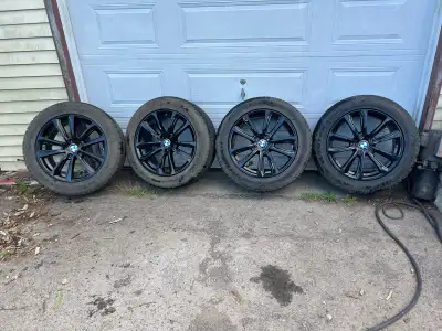 245/55/19 joyroad Winter rx826 (10/32) Sur mag 5x112 (pas crack ni bosse) Était sur bmw x5 2019 Date...
