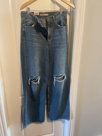 BNWT Levi’s high loose wide leg jeans -size 27
