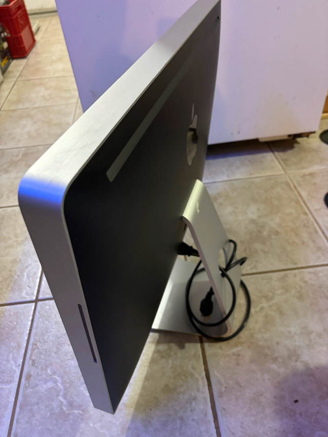 iMac 2008 - 24” in Laptops in City of Toronto - Image 3