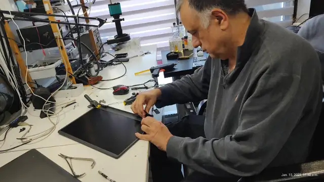 Broken Laptops hinges repair and rebuild in Montreal in General Electronics in City of Montréal - Image 4