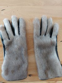 Women's sealskin gloves 