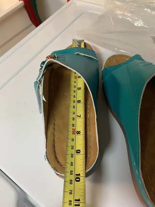 Brand new sandals63417636053505124