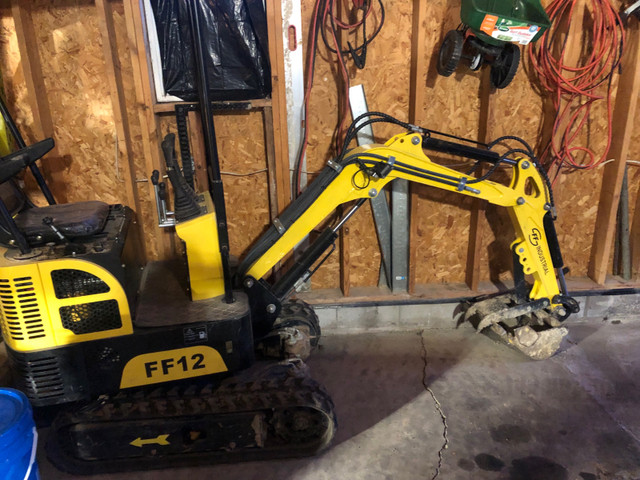 BRAND NEW 2023 MINI EXCAVATOR WITH THUMB FOR SALE $12,000 in Other in Markham / York Region - Image 2