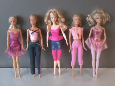 Poupées Barbies très bonne condition/$5.00 ch., View more