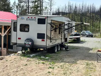 2011 Jayco Eagle HT Super Lite 265RK Fifth Wheel 29 feet Clean and roomy 5th wheel, ready for campin...