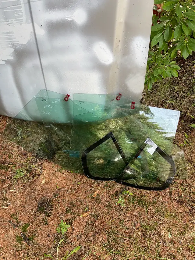 Working Sunroof BMW e46  in Auto Body Parts in Edmonton - Image 3