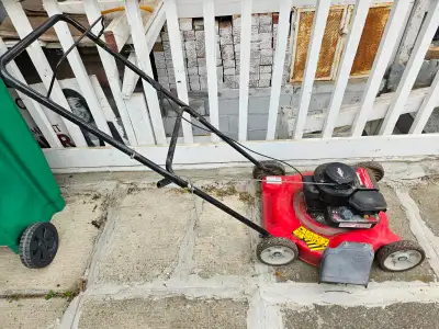 Push Lawnmower - Yard Machines / Briggs & Stratton 148 cc, View more
